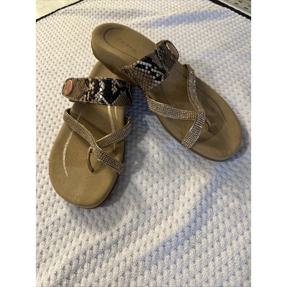 Aetrex Izzy Thong Sandals Rose Gold Sparkle US 7.5 Snakeskin Rhinestone Comfort